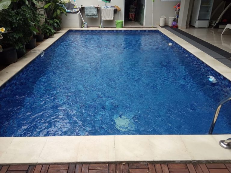 Cara Perawatan Kolam Renang Pribadi di Rumah, Perhatikan Hal Ini contoh kolam renang yang pernah memakai jasa trijaya pool perawatan