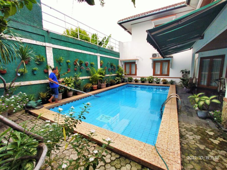 Membersihkan Air Kolam Renang Yang Mengandung Zat Besi pembersihan permukaan kolam renang