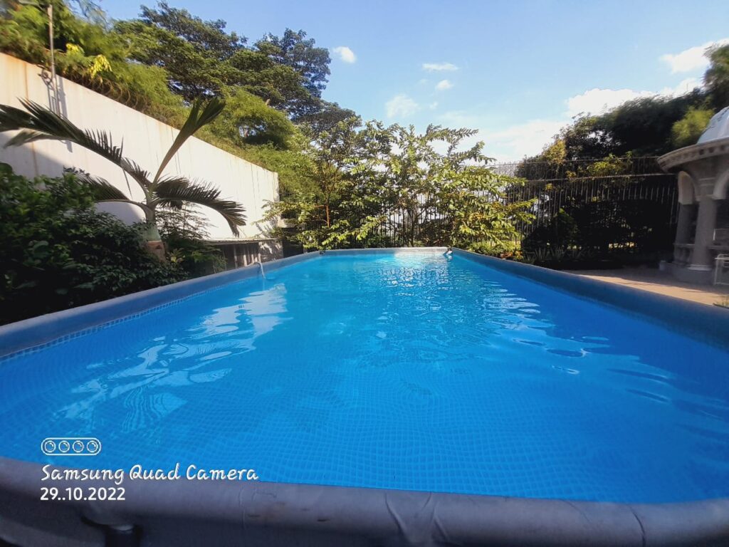 perawatan kolam renang villa