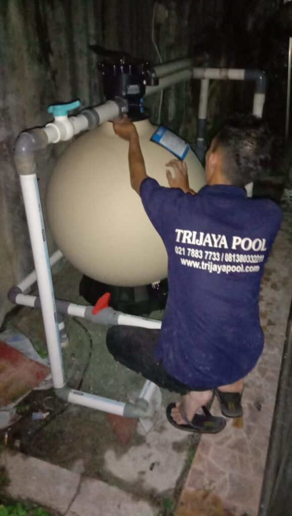 pengecekan filter kolam renang