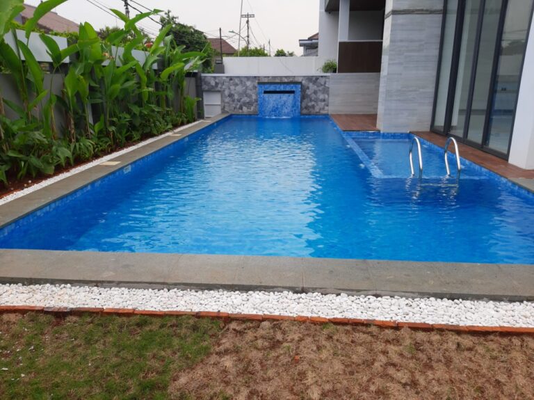 3 Penyebab Lantai Kolam Renang Licin dan Tips Mengatasinya Penyebab Lantai Kolam Renang Menjadi Licin Dan Tips Mengatasinya