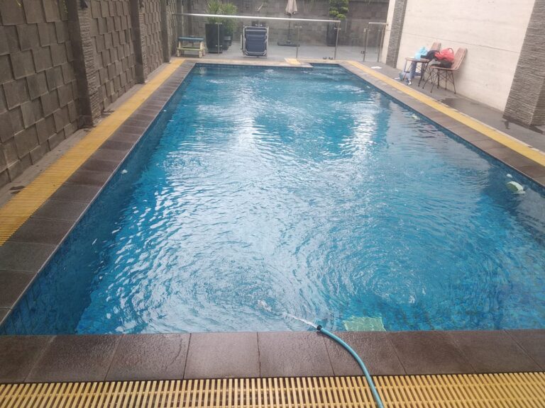 Cara Menjernihkan Air Kolam Renang Paling Efektif cara menjernihkan air kolam renang
