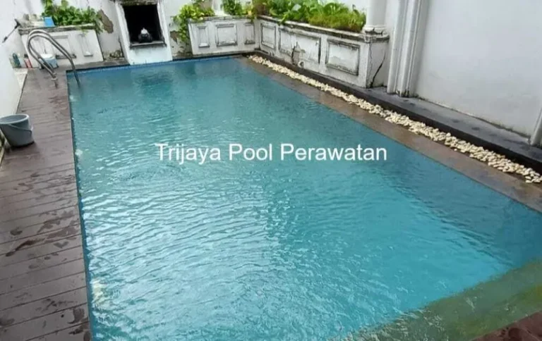 merawat kolam renang musim kemarau