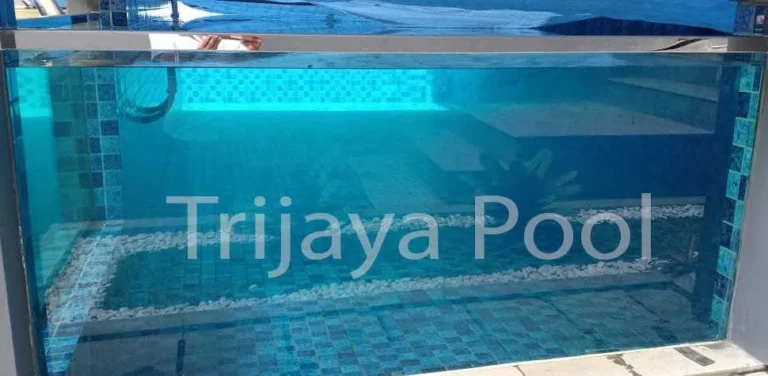 Bagaimana Cara Membersihkan Bagian Kaca Pada Kolam Renang? Membersihkan Bagian Kaca Pada Kolam Renang